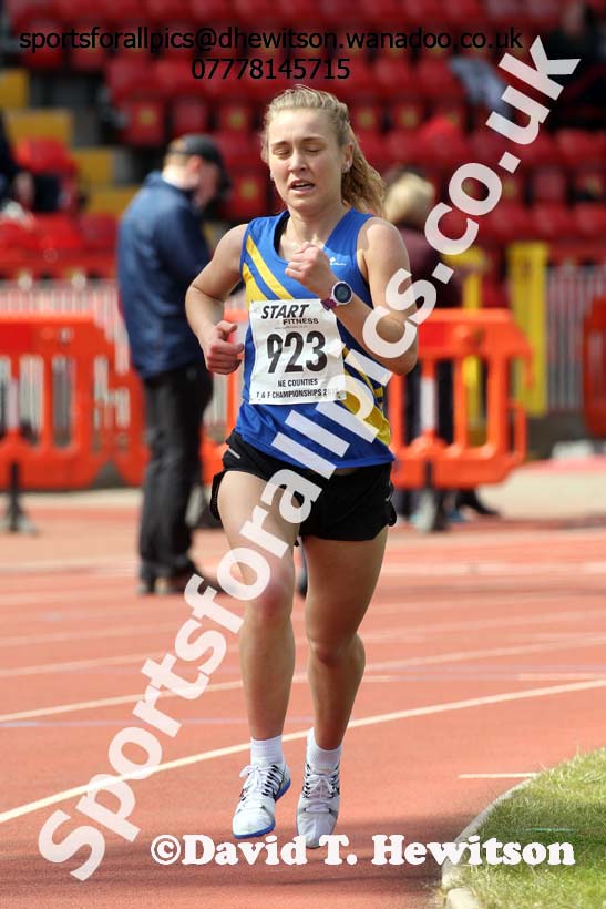 Senior womens 5000 metres, North Eastern Track and Field Champs, Gateshead Stadium. Photo: David T. Hewitson/Sports for All Pics